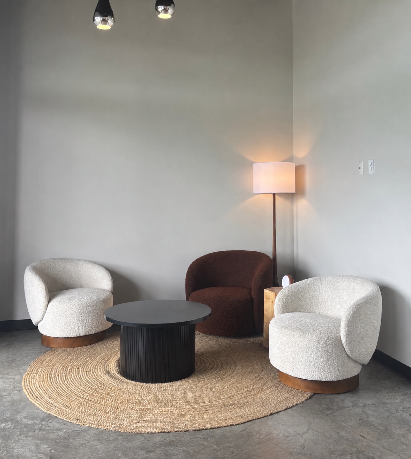 A quiet, designed seating area at Healthy Minds Tennessee